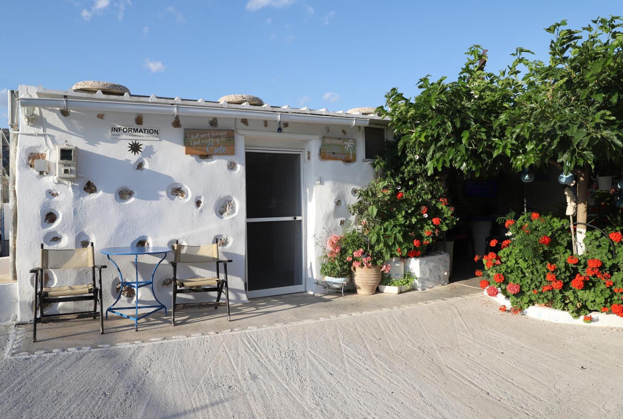 Helios Studios & Apartments Makrýgialos 外观 照片