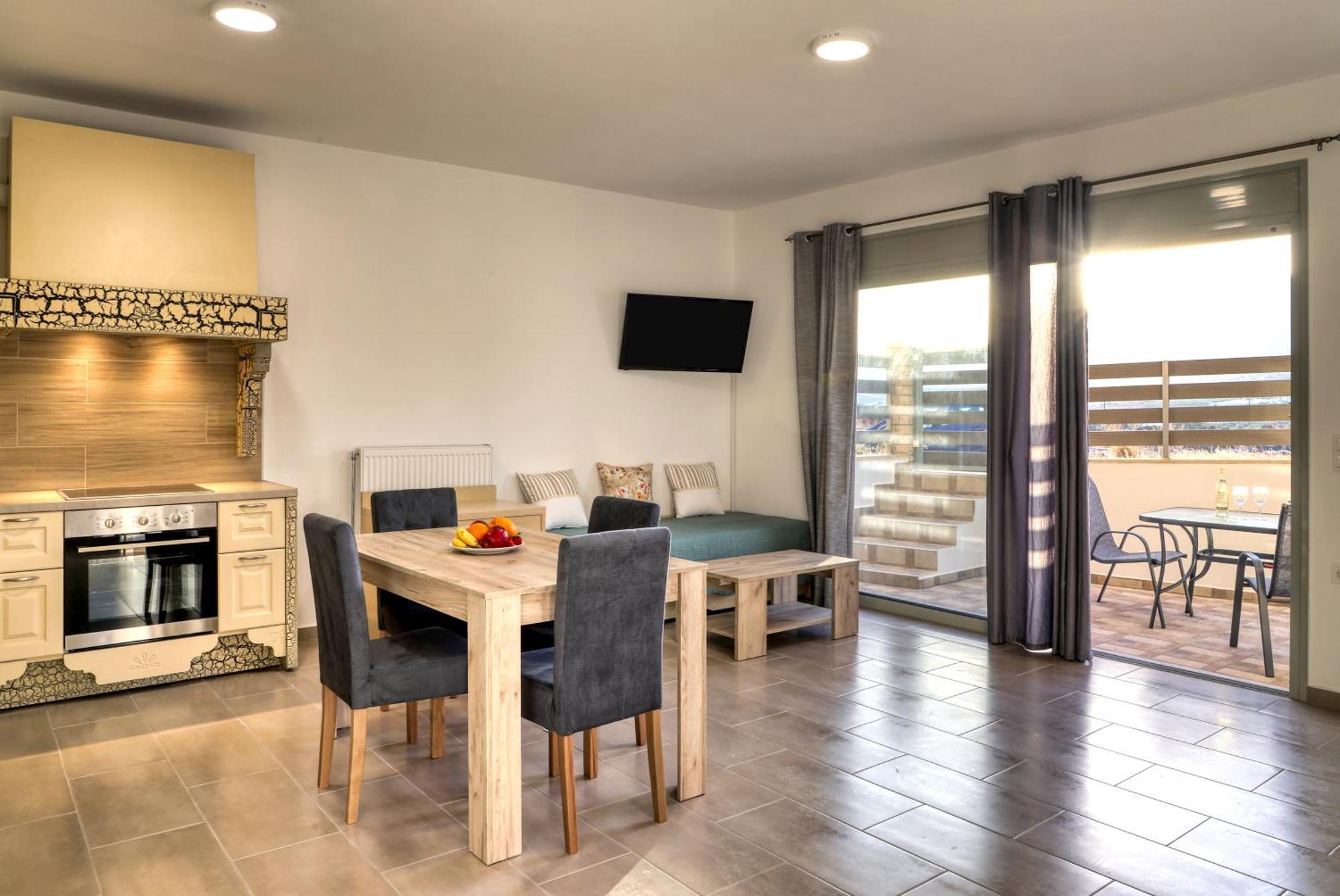 Helios Studios & Apartments Makrýgialos 外观 照片