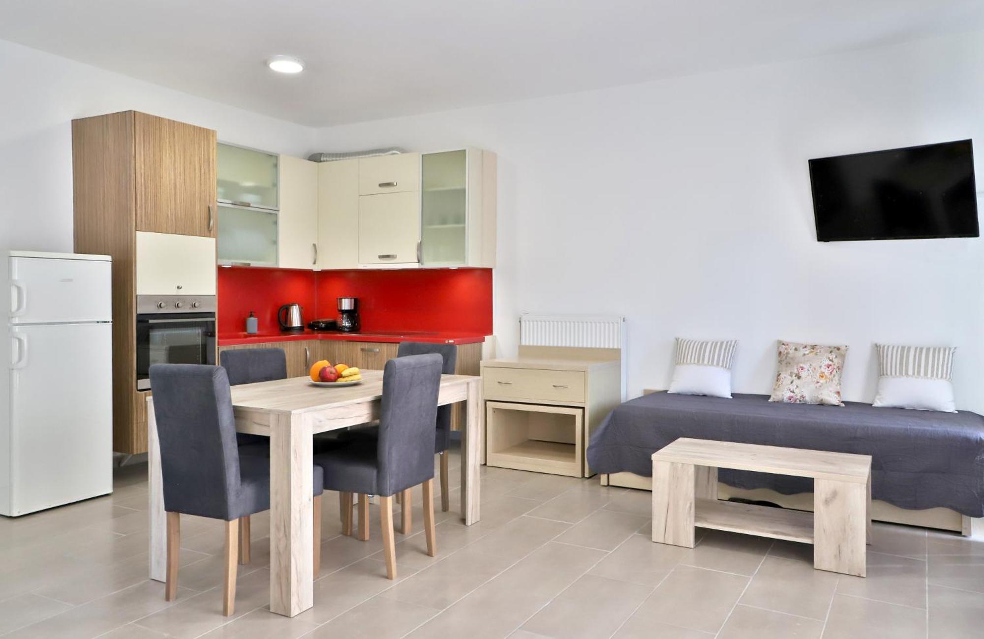Helios Studios & Apartments Makrýgialos 外观 照片