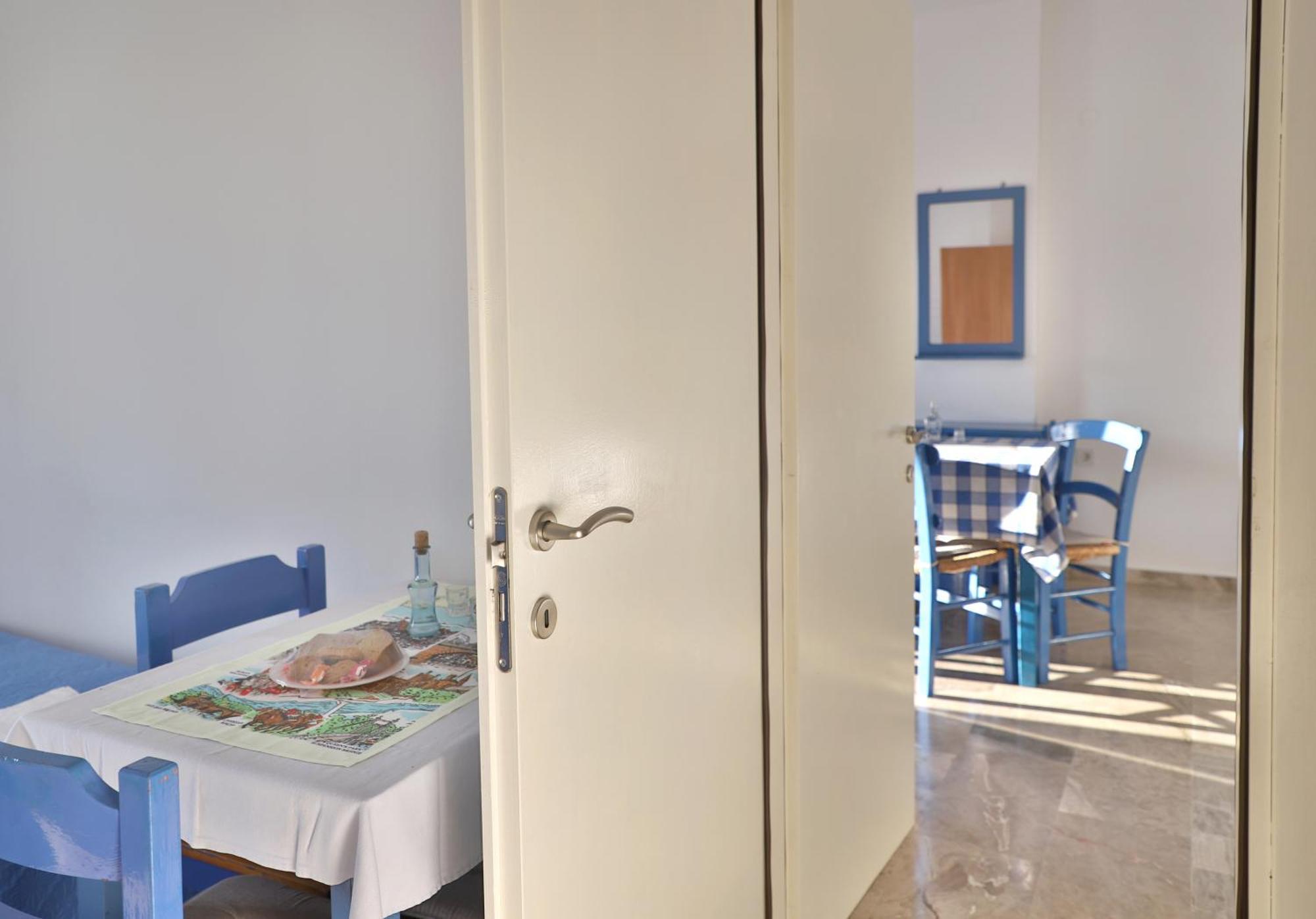 Helios Studios & Apartments Makrýgialos 外观 照片