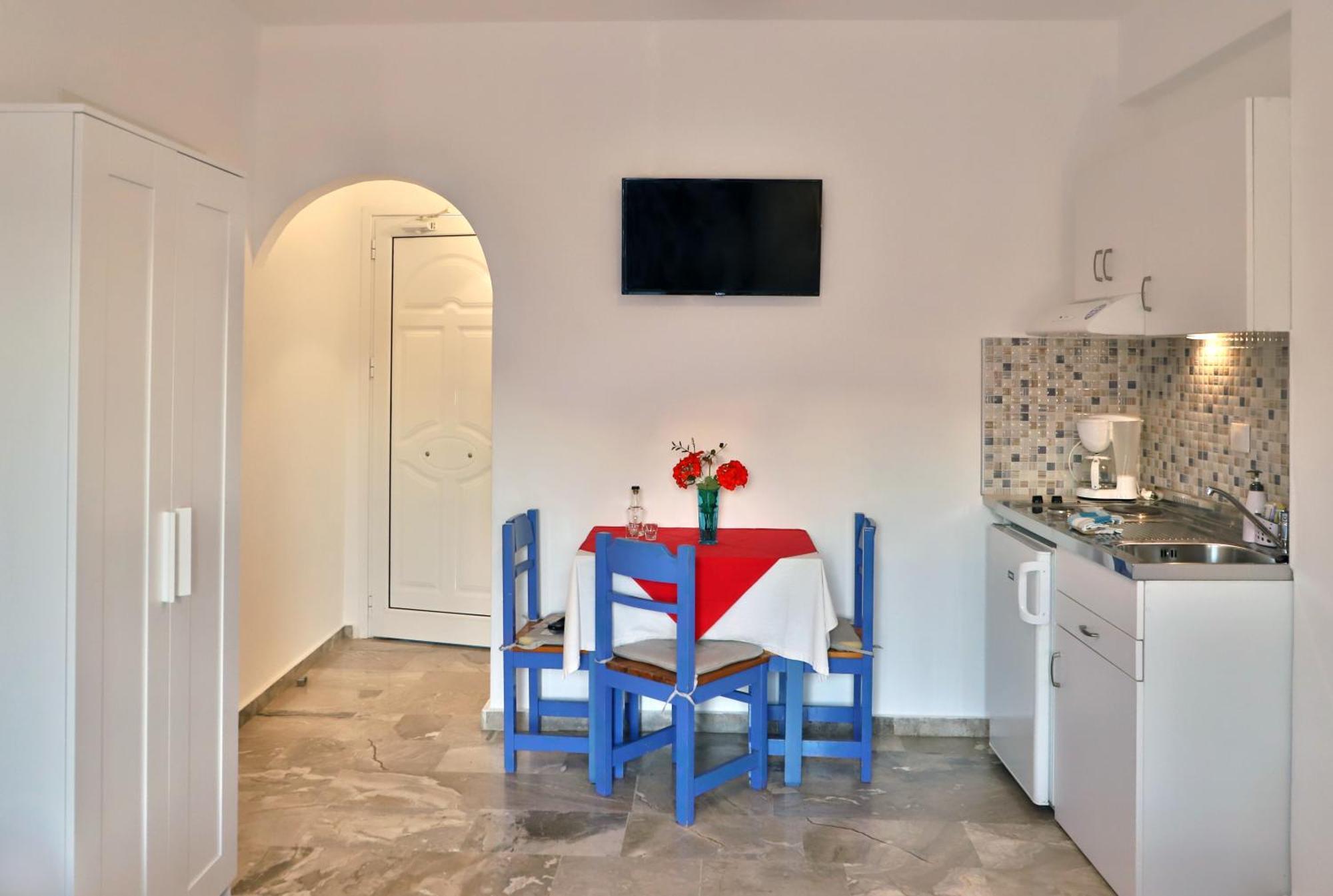 Helios Studios & Apartments Makrýgialos 外观 照片