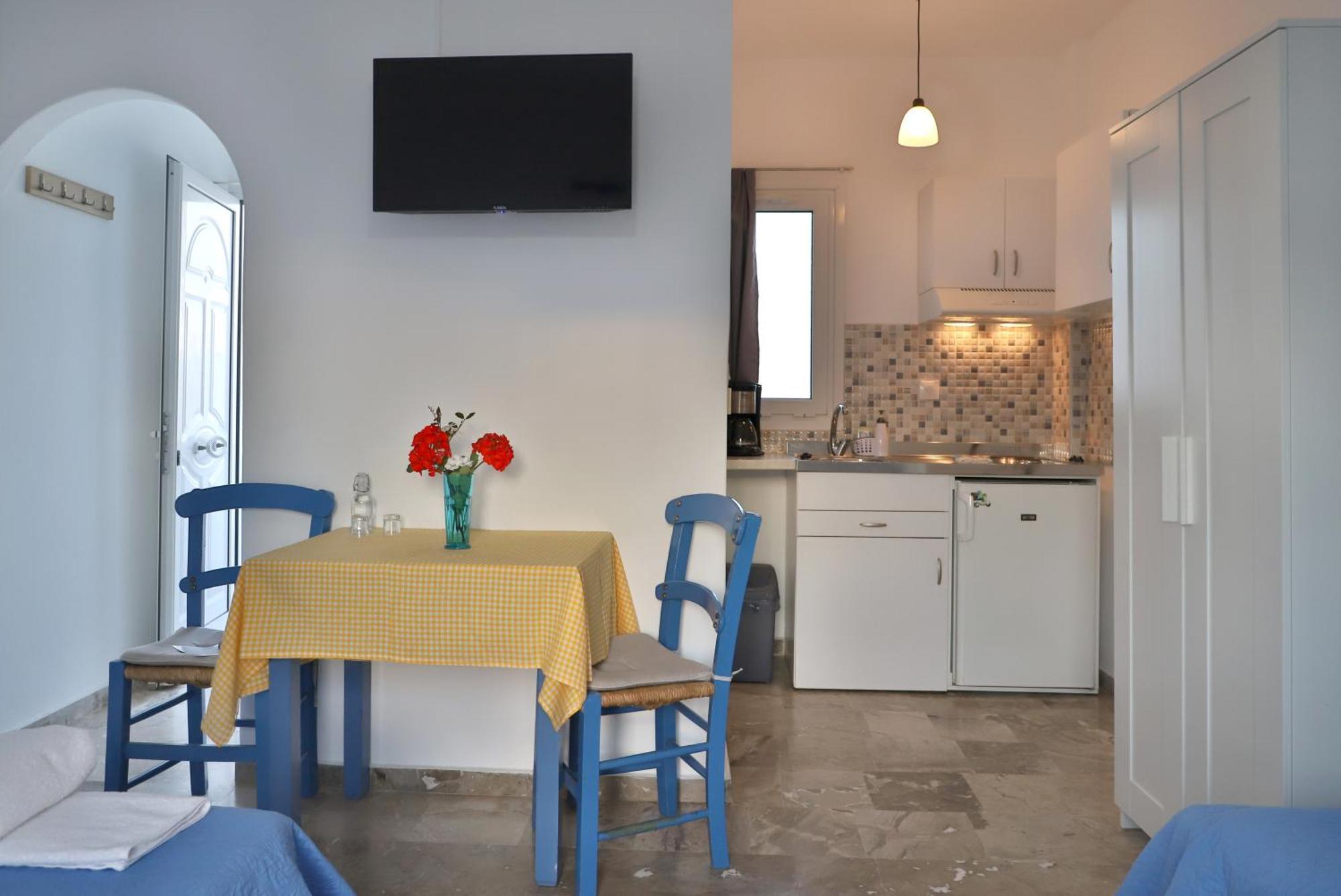 Helios Studios & Apartments Makrýgialos 外观 照片