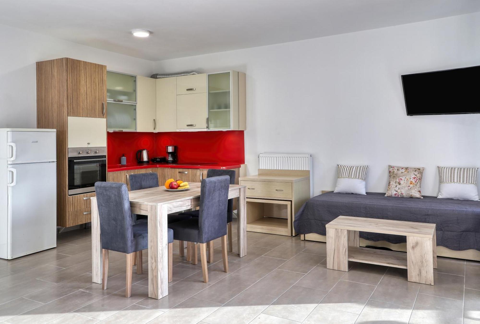 Helios Studios & Apartments Makrýgialos 外观 照片