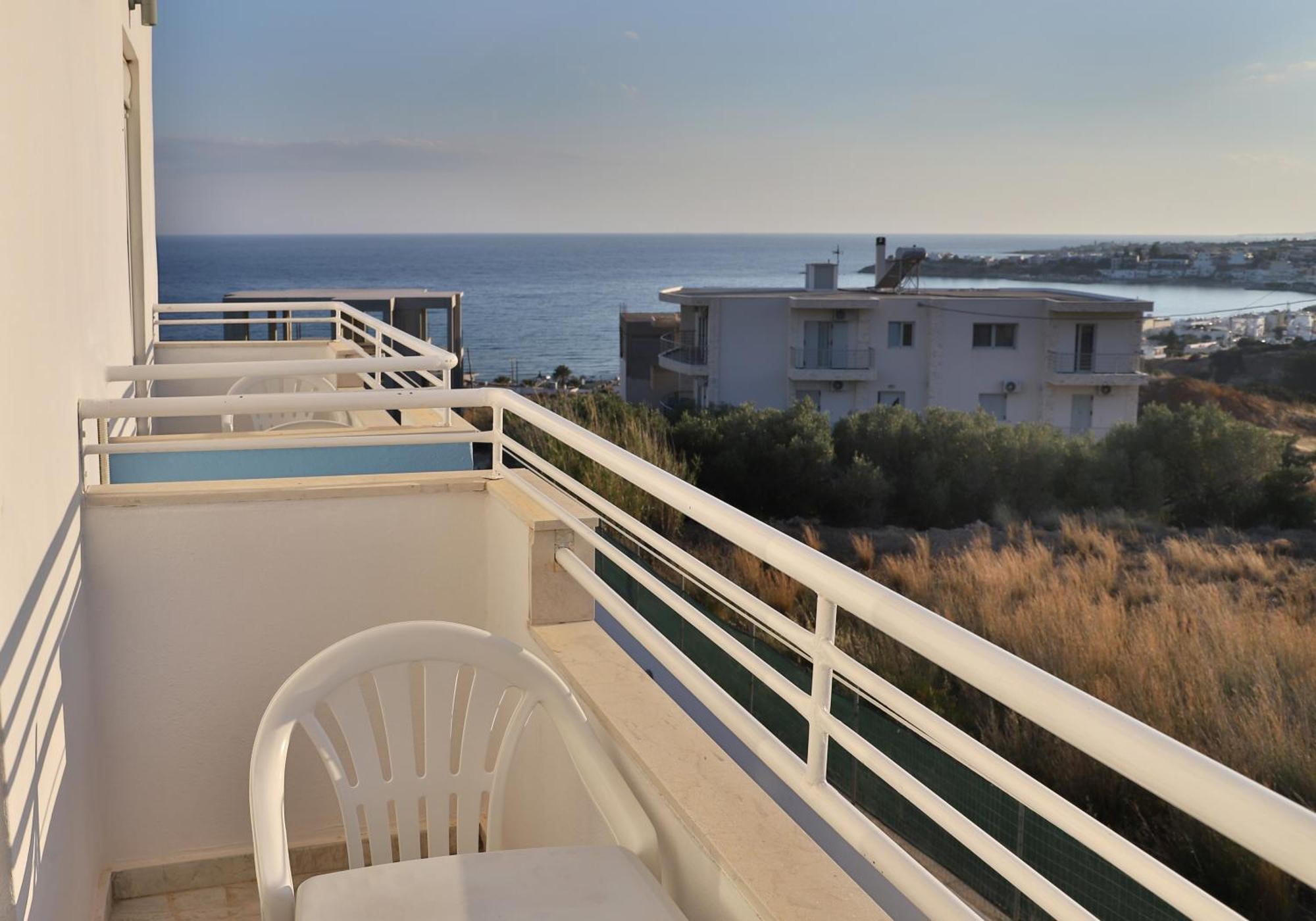 Helios Studios & Apartments Makrýgialos 外观 照片