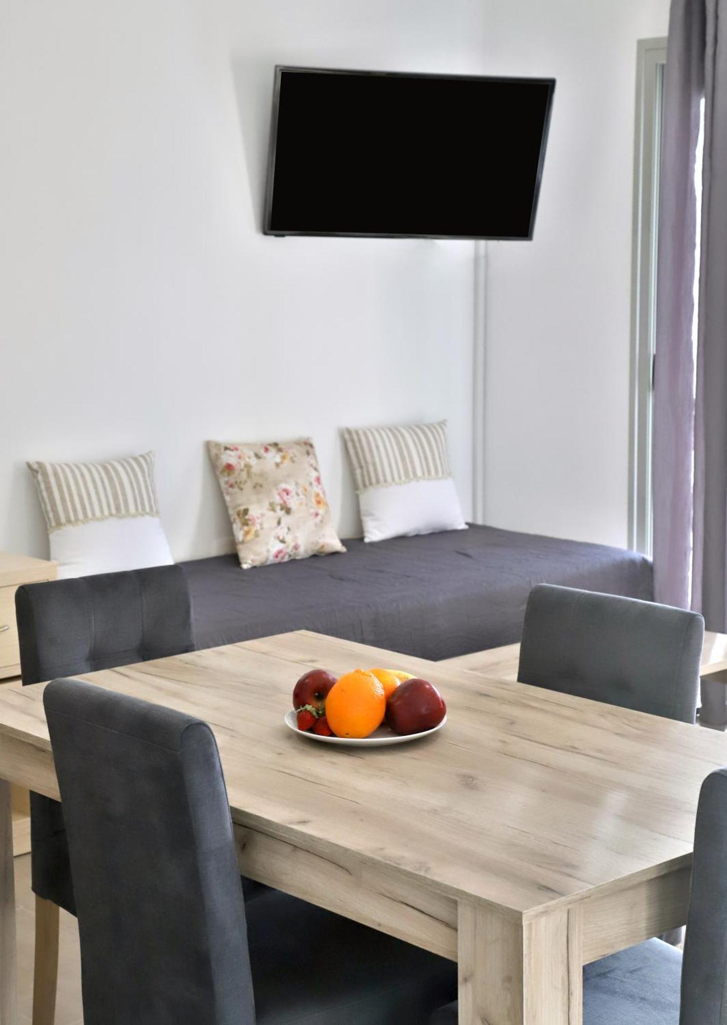 Helios Studios & Apartments Makrýgialos 外观 照片