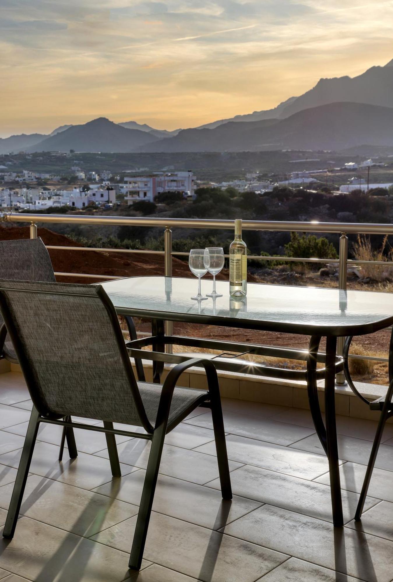 Helios Studios & Apartments Makrýgialos 外观 照片