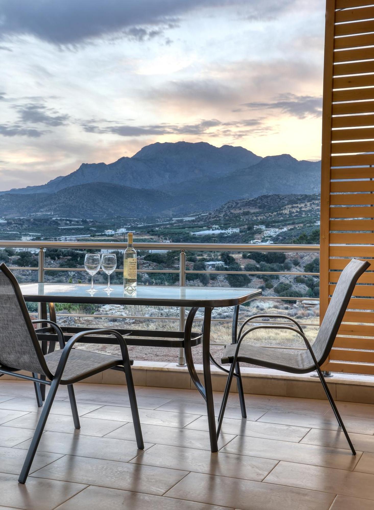 Helios Studios & Apartments Makrýgialos 外观 照片