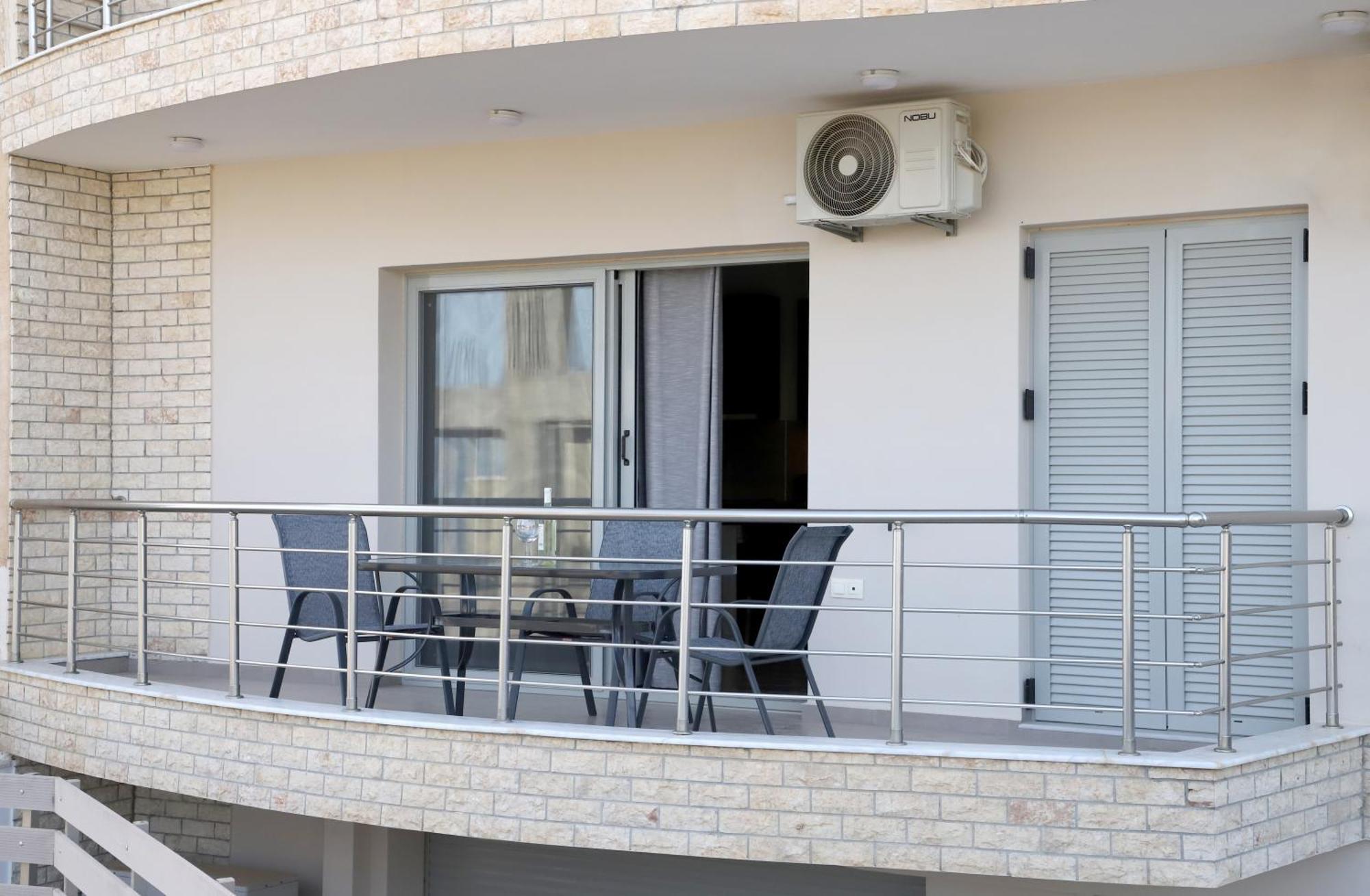 Helios Studios & Apartments Makrýgialos 外观 照片