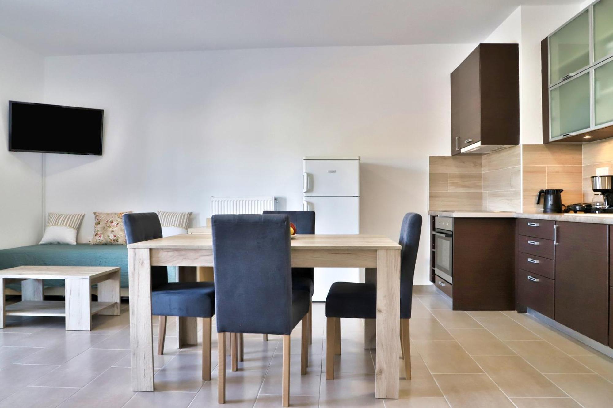 Helios Studios & Apartments Makrýgialos 外观 照片