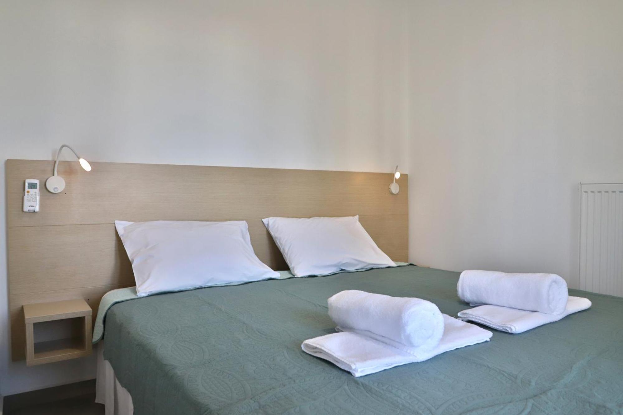 Helios Studios & Apartments Makrýgialos 外观 照片